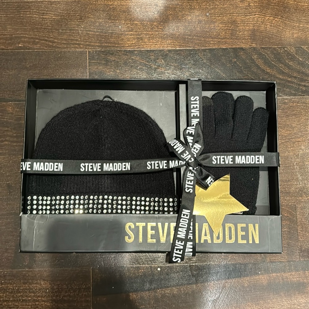 Steve Madden Black Winter Hat & Gloves Gift Set NWT